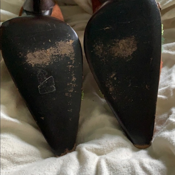 Dolce & Gabbana Floral Embroidered Pumps - Picture 8 of 8